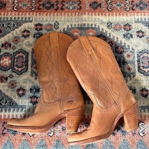 Vintage Frye Carmel leather Heeled Boots
